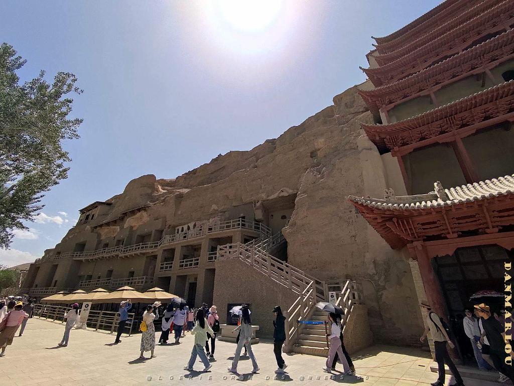 DUNHUANG - 074 -Grottes de Mogao .jpg